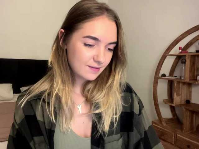 RoxyHorny's BongaCams show and profile