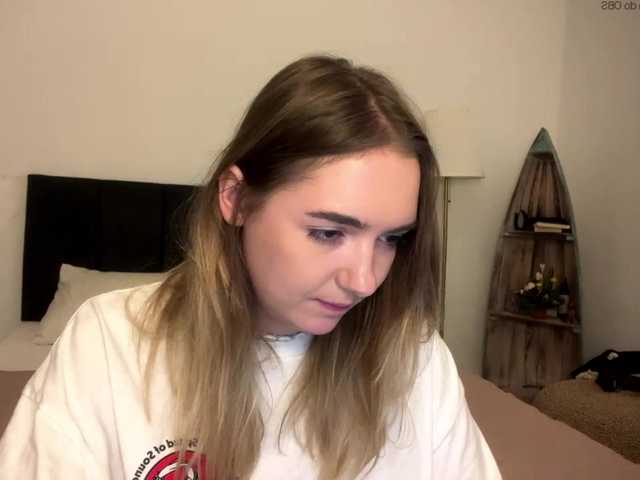 RoxyHorny's BongaCams show and profile