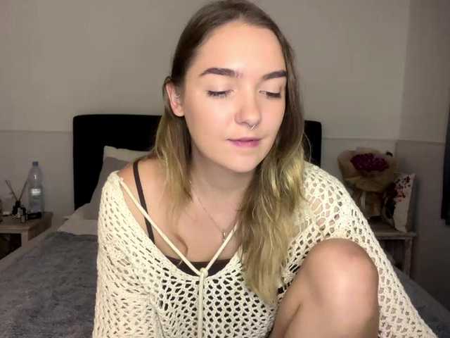 RoxyHorny live webcam show