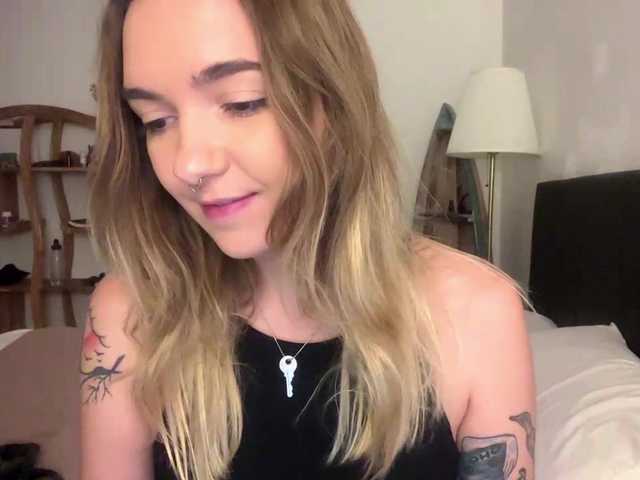 RoxyHorny live cam on BongaCams