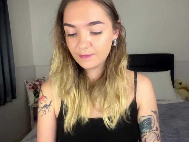 RoxyHorny live cam on BongaCams