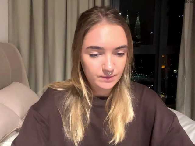 RoxyHorny, 21 y/o - Live Cam on BongaCams