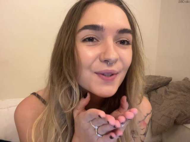 RoxyHorny live cam on BongaCams