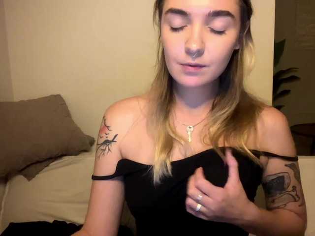 RoxyHorny live cam on BongaCams