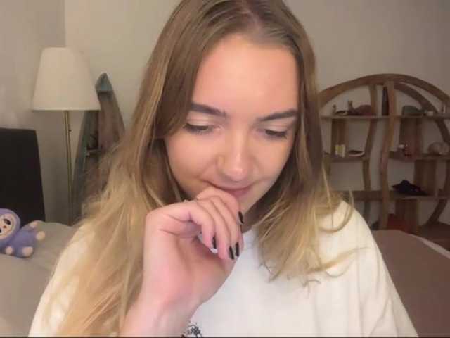 RoxyHorny live cam