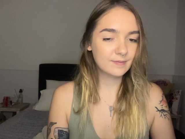 RoxyHorny live webcam show