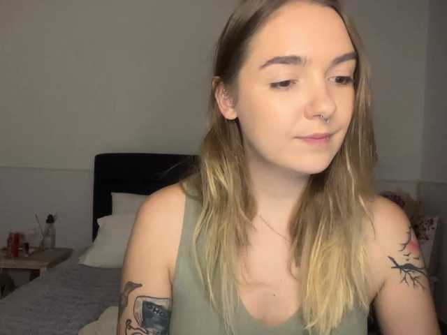 RoxyHorny live webcam show