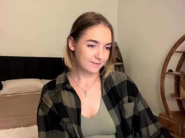 RoxyHorny's BongaCams show and profile