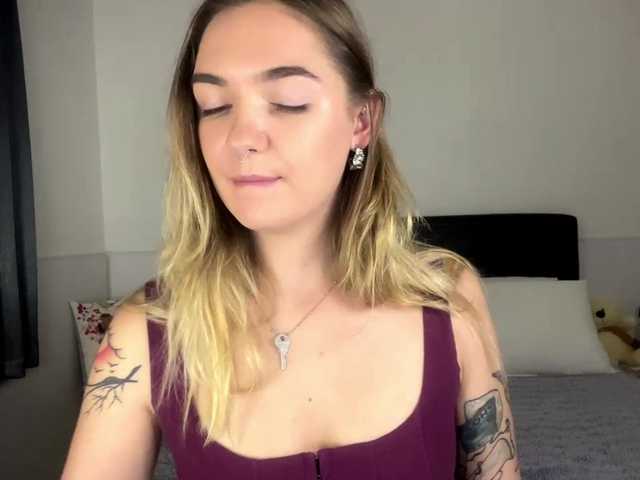 RoxyHorny live cam on BongaCams