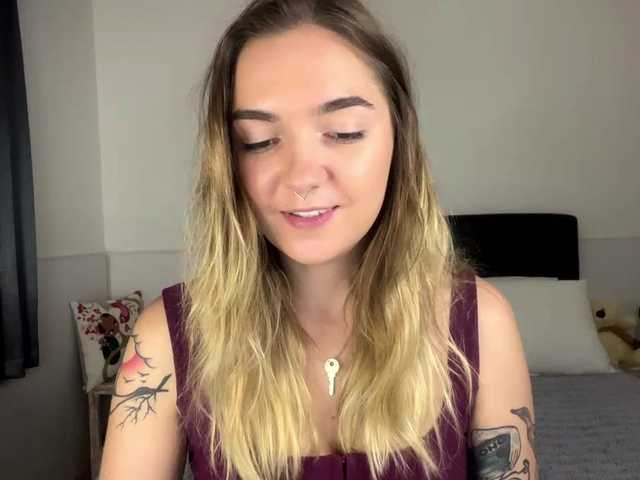 RoxyHorny live cam on BongaCams