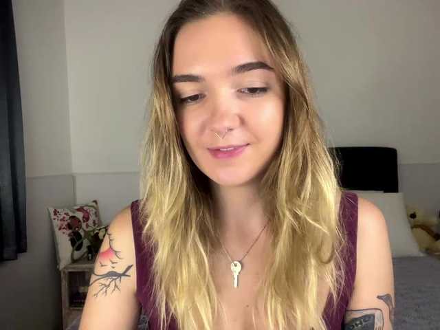 RoxyHorny live cam on BongaCams