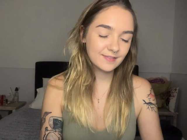 RoxyHorny live webcam show