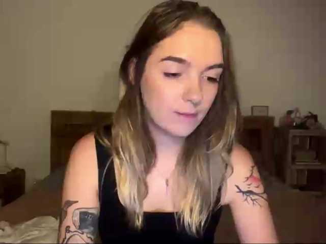 RoxyHorny live cam