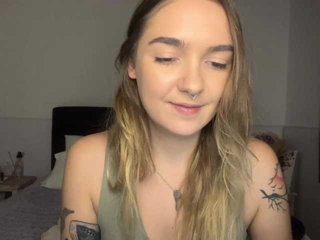 RoxyHorny live webcam show
