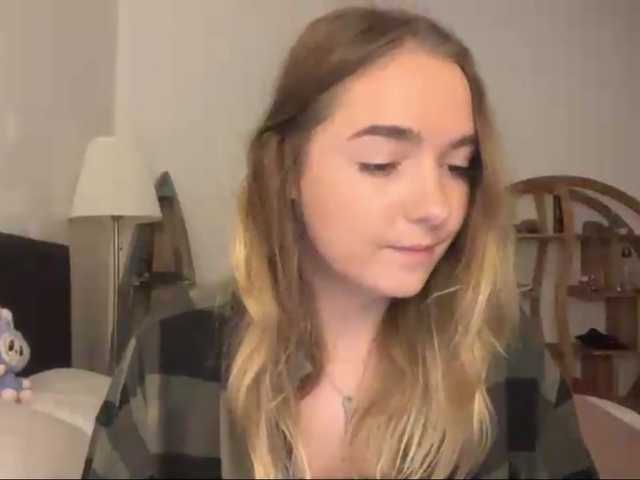 RoxyHorny live cam