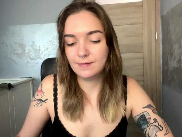 RoxyHorny live cam