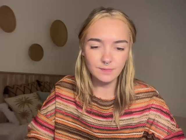 RoxyHorny live cam