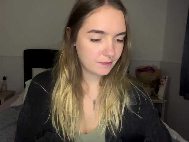 RoxyHorny live webcam show