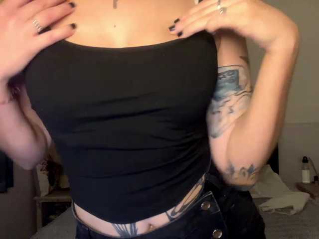 RoxyHorny live webcam show