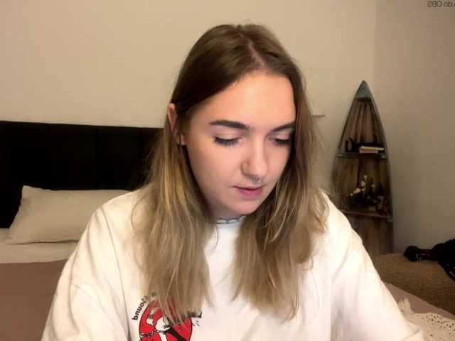 RoxyHorny's BongaCams show and profile