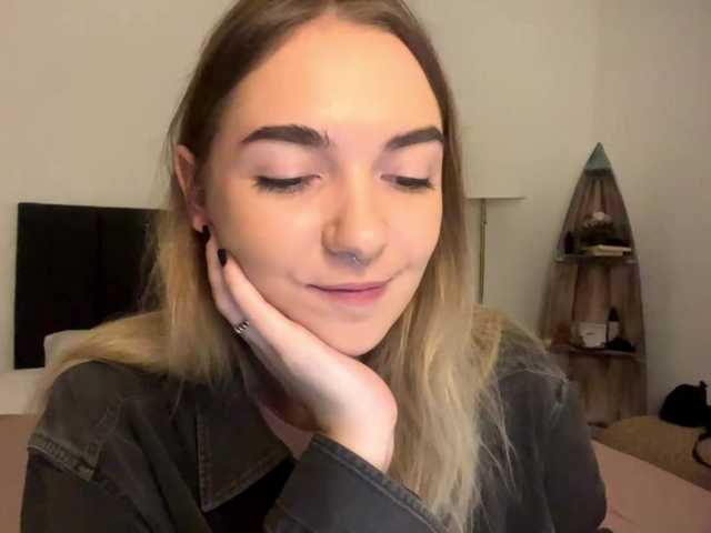 RoxyHorny's BongaCams show and profile