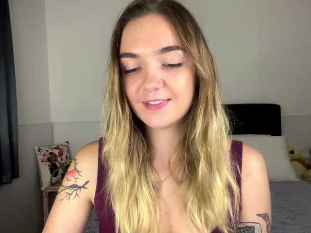 RoxyHorny live cam on BongaCams