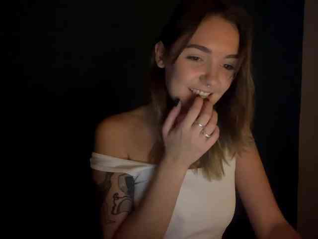 Model: RoxyHorny