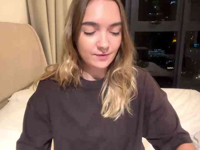 RoxyHorny webcam