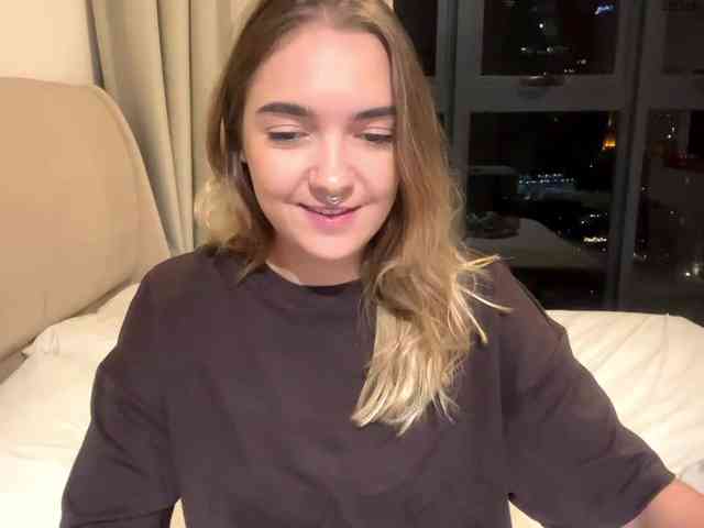 RoxyHorny webcam
