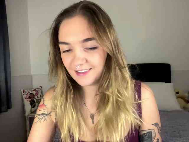 RoxyHorny webcam