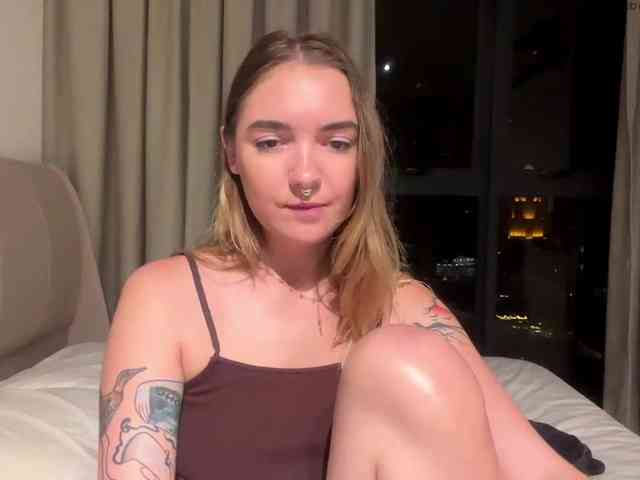 Model: RoxyHorny