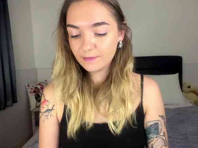 RoxyHorny webcam