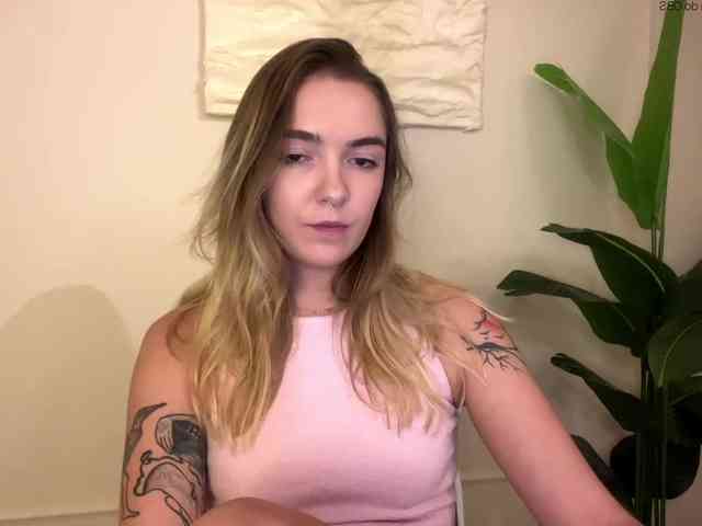 Model: RoxyHorny
