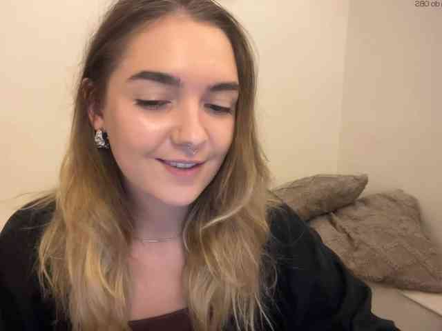 RoxyHorny webcam