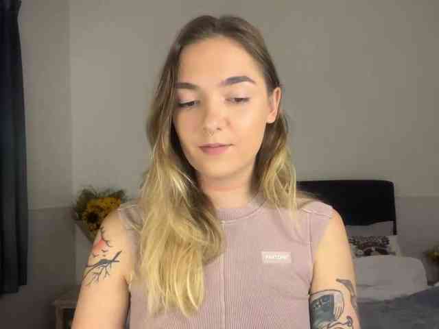 RoxyHorny webcam