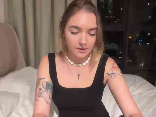 Model: RoxyHorny