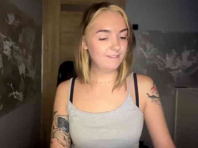 RoxyHorny webcam