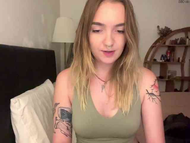 Este modelo está en vivo ahora. RoxyHorny