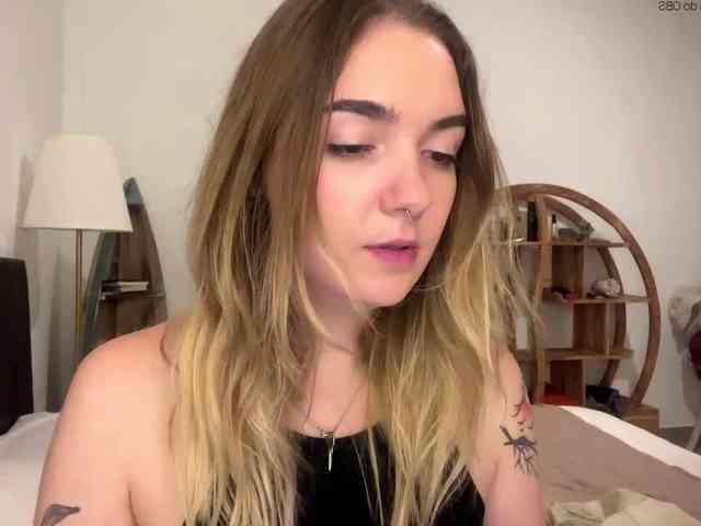RoxyHorny webcam