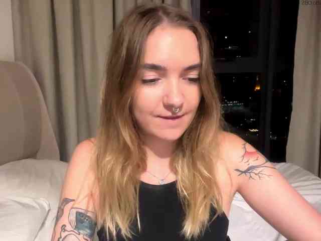 RoxyHorny webcam