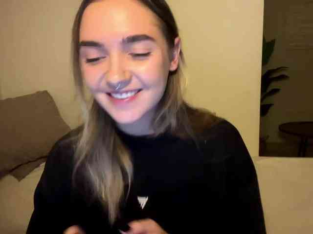 RoxyHorny webcam