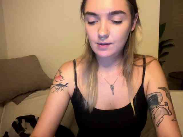 RoxyHorny webcam