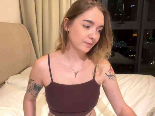 Model: RoxyHorny