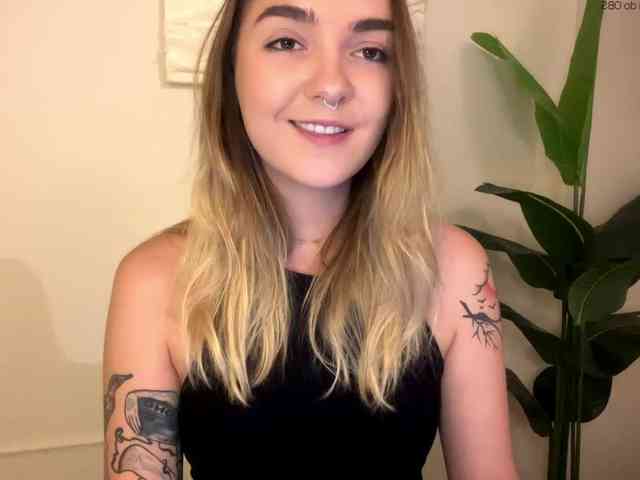 RoxyHorny webcam