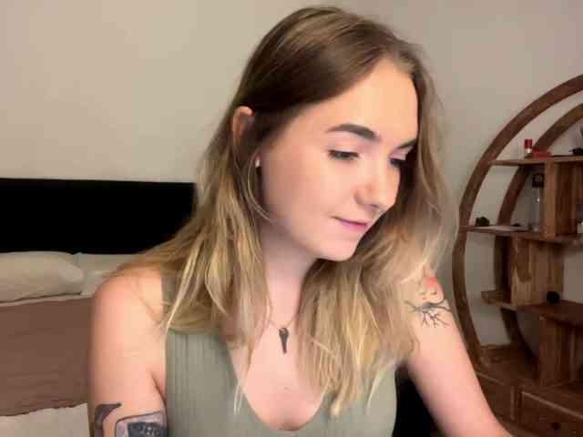 RoxyHorny webcam