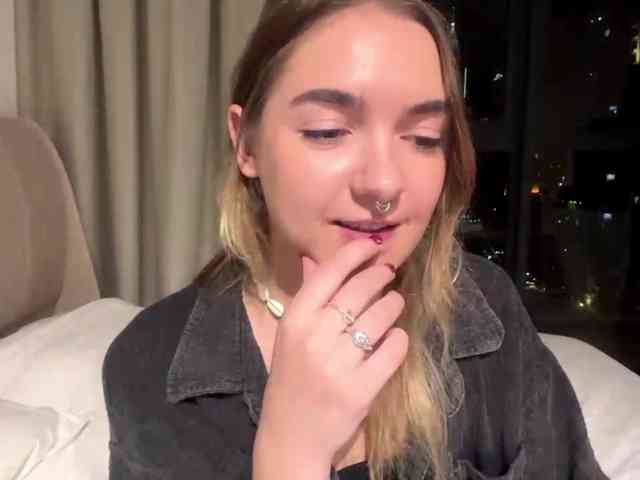 RoxyHorny webcam