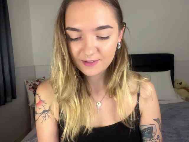 RoxyHorny webcam