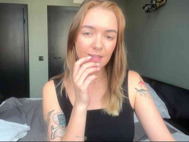 RoxyHorny webcam