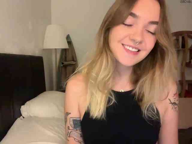 RoxyHorny webcam