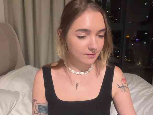 Model: RoxyHorny